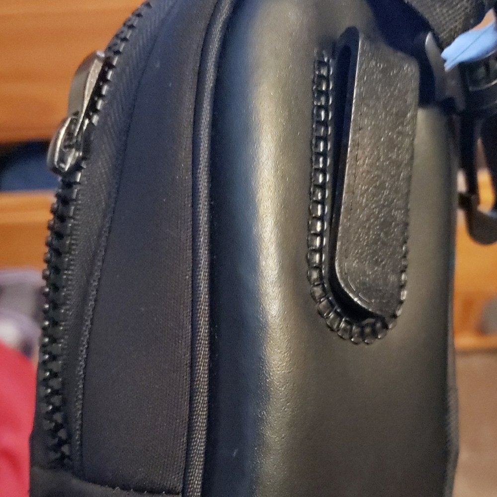 New Cocoons Black Sunglasses with Clip On Case - Picture 8 of 8